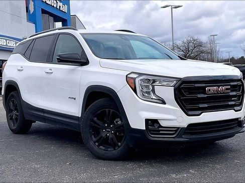 Used 2023 GMC Terrain AT4 image 34