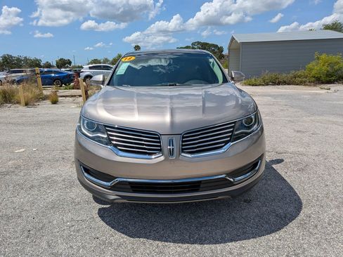 Used 2018 Lincoln MKX Reserve w/ Cargo Utility Package FWD image 3