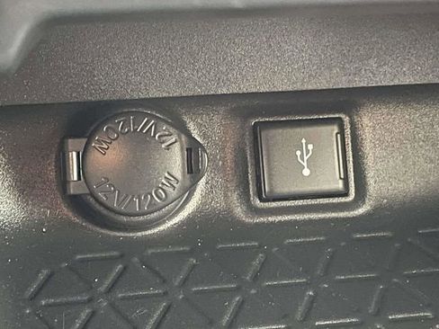 Used 2021 Toyota RAV4 LE image 29