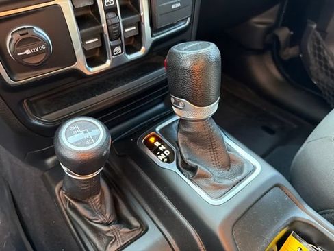 Used 2021 Jeep Gladiator Sport AWD/4WD image 18