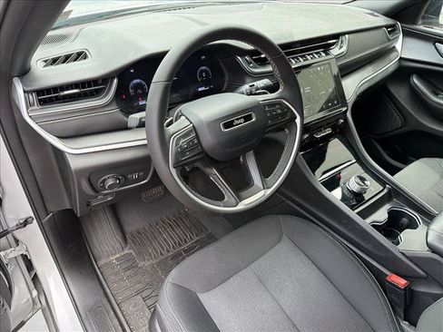Used 2024 Jeep Grand Cherokee Laredo w/ Luxury Tech Group I AWD/4WD image 14