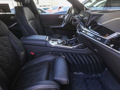 Certified 2024 BMW X7 xDrive40i w/ M Sport Package AWD/4WD image 12
