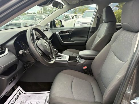 Used 2025 Toyota RAV4 XLE AWD/4WD image 23