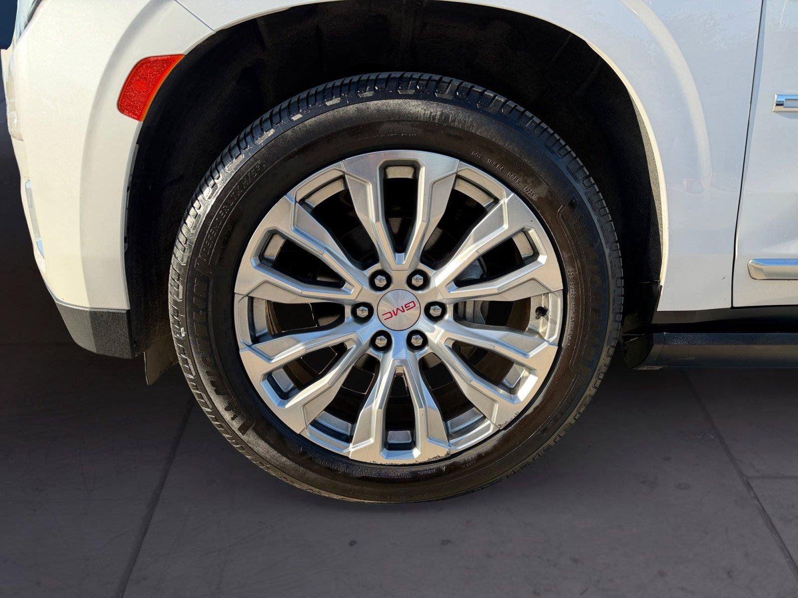 Used 2021 GMC Yukon Denali w/ Denali Premium Package RWD image 14
