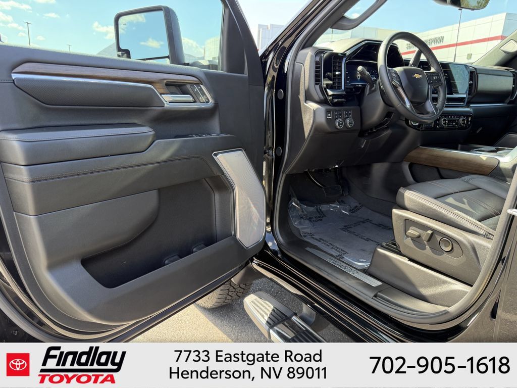 Used 2024 Chevrolet Silverado 3500 High Country w/ Technology Package AWD/4WD image 5