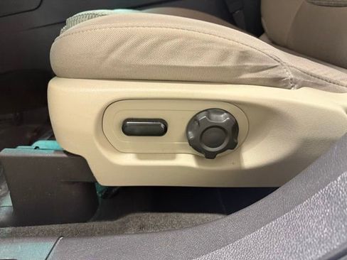 Used 2014 Ford Explorer XLT image 12