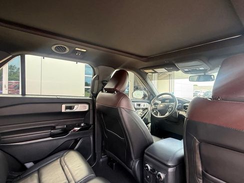 Certified 2023 Ford Explorer Platinum w/ Technology Package AWD/4WD image 18