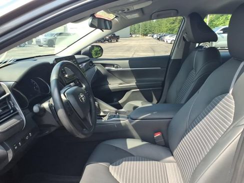 Used 2024 Toyota Camry SE FWD image 5