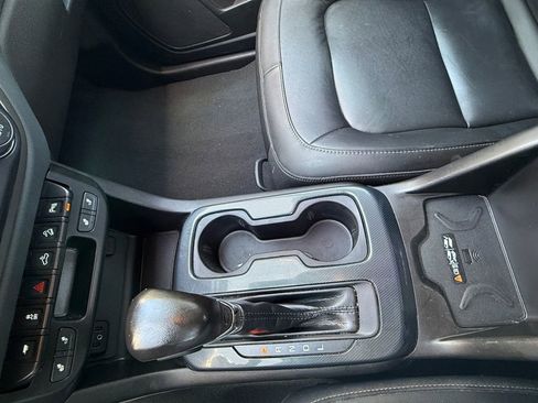 Used 2022 Chevrolet Colorado Z71 AWD/4WD image 23