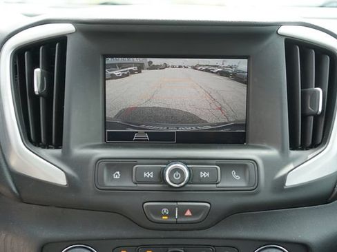 Used 2024 GMC Terrain SLE w/ Driver Convenience Package FWD image 13