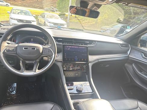 Used 2025 Jeep Grand Cherokee Limited image 25