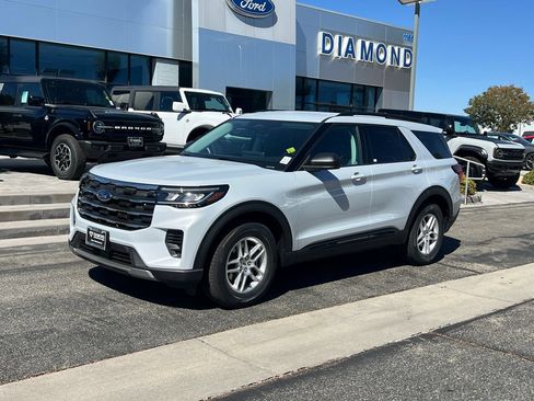 New 2026 Ford Explorer Active RWD image 2