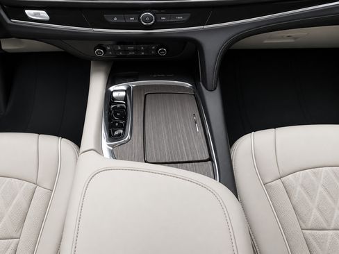 Used 2023 Buick Enclave Avenir AWD/4WD image 20