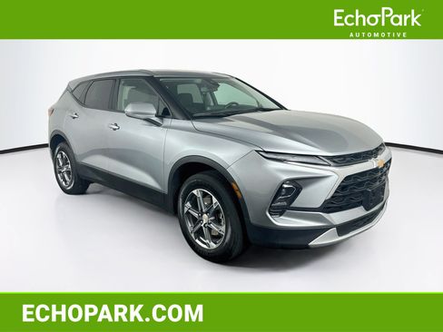 Used 2025 Chevrolet Blazer LT FWD image 1