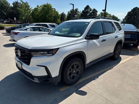 Used 2023 Honda Pilot TrailSport image 1
