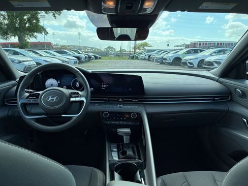 Used 2025 Hyundai Elantra SEL FWD image 26