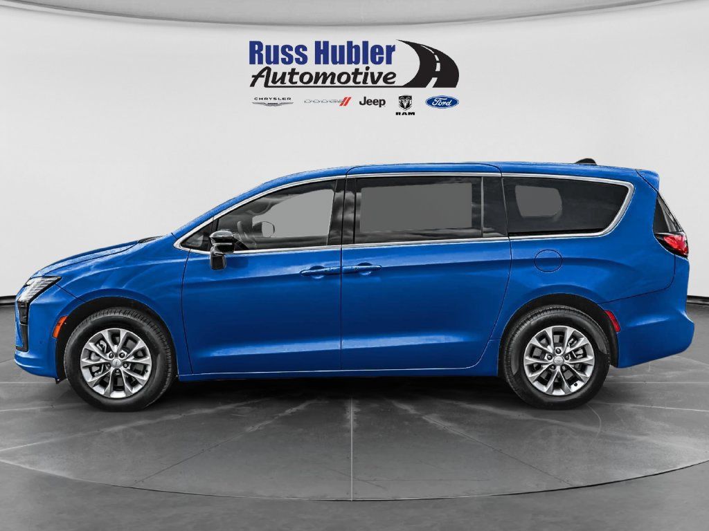 Used 2027 Chrysler Pacifica Select FWD image 2