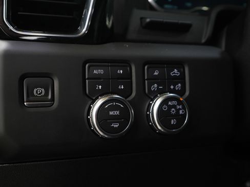 Used 2024 GMC Sierra 3500 Denali w/ Denali Reserve Package AWD/4WD image 28