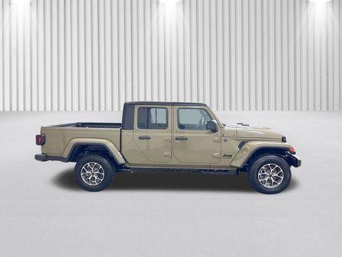 New 2026 Jeep Gladiator Sport image 3