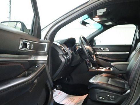 Used 2017 Ford Explorer Sport image 9