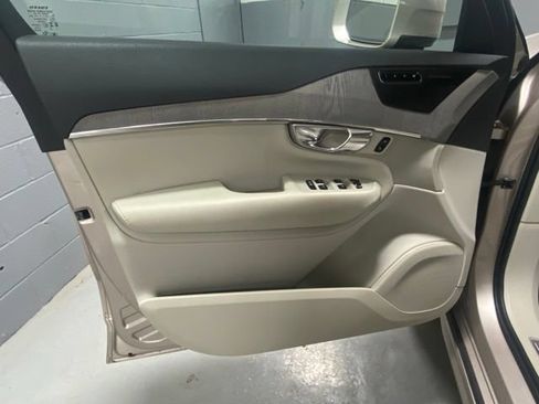 Used 2025 Volvo XC90 B5 Plus w/ Protection Package AWD/4WD image 6