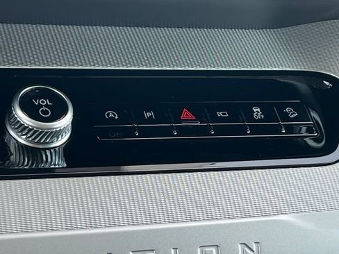Certified 2025 Ford Expedition Active AWD/4WD image 33