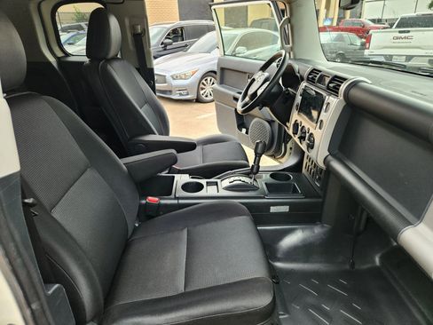 Used 2011 Toyota FJ Cruiser 2WD w/ TRD Sport Pkg image 14