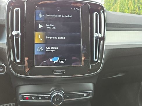 Used 2021 Volvo XC40 T4 Momentum image 19