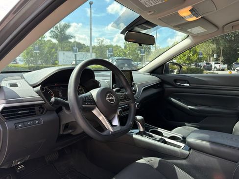Used 2024 Nissan Altima 2.5 SV FWD image 15
