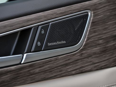 Used 2025 Volkswagen Atlas SEL Premium R-Line image 24