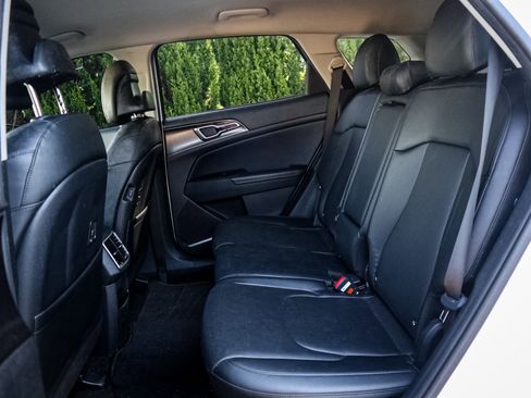 Used 2023 Kia Sportage EX image 8