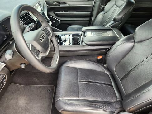 Used 2024 Jeep Wagoneer Series II w/ Flexible Seating Group AWD/4WD image 18