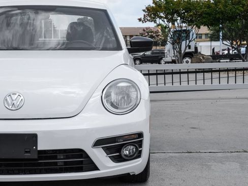 Used 2018 Volkswagen Beetle 2.0T S FWD image 39