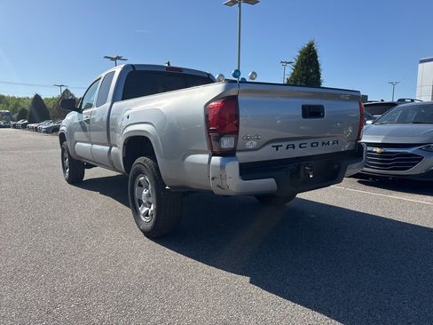 Used 2023 Toyota Tacoma SR image 3