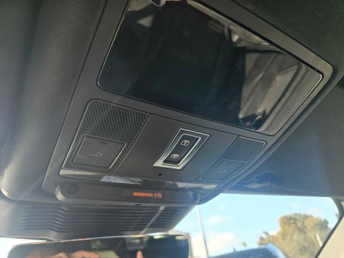 Used 2025 Land Rover Discovery Sport Dynamic SE image 33