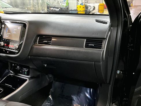 Used 2021 Mitsubishi Outlander LE image 18