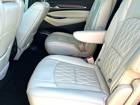 Used 2022 Buick Enclave Avenir w/ Avenir Technology Package image 18