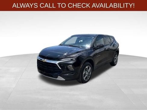 Used 2025 Chevrolet Blazer LT FWD image 3