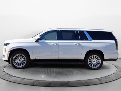Used 2022 Cadillac Escalade ESV Premium Luxury AWD/4WD image 4