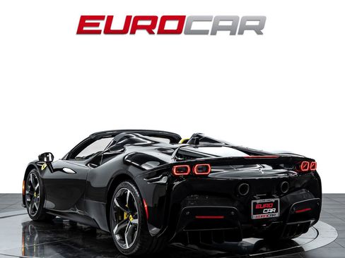 Used 2024 Ferrari SF90 Spider image 4