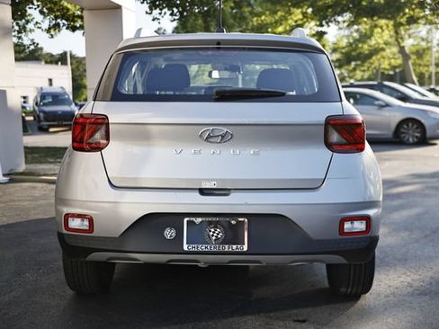 Used 2025 Hyundai Venue SEL FWD image 8