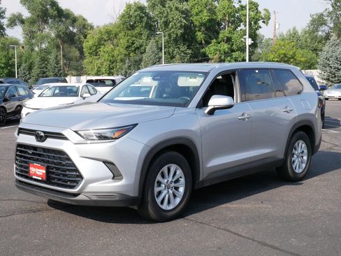 Used 2025 Toyota Grand Highlander AWD image 3
