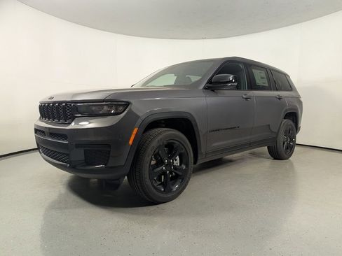 New 2025 Jeep Grand Cherokee L Altitude image 3