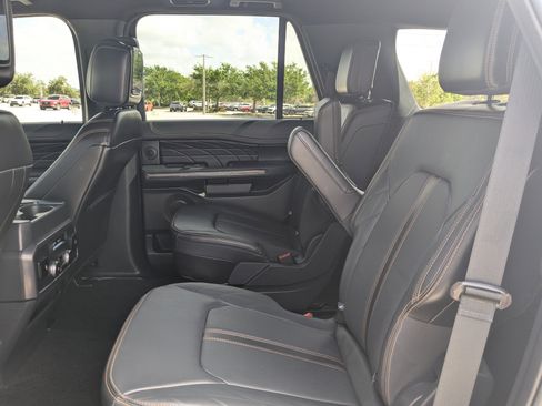 Used 2023 Ford Expedition Platinum image 19