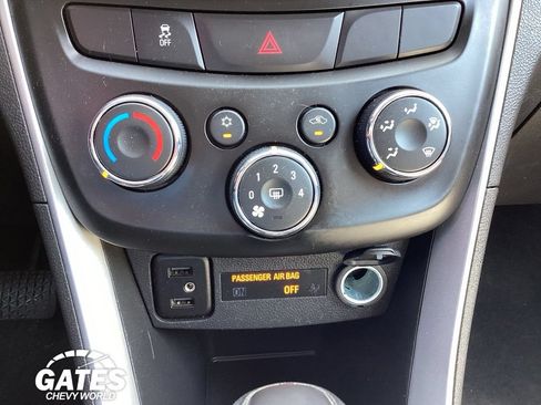 Used 2020 Chevrolet Trax LS FWD image 17