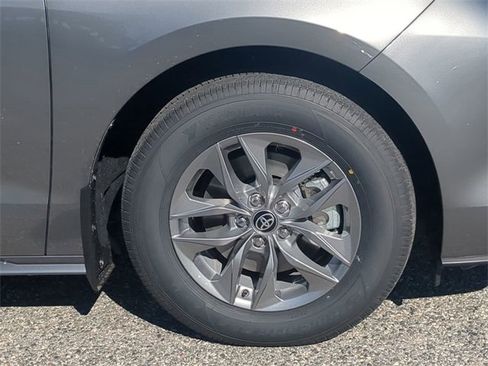 New 2026 Toyota Sienna XLE image 11