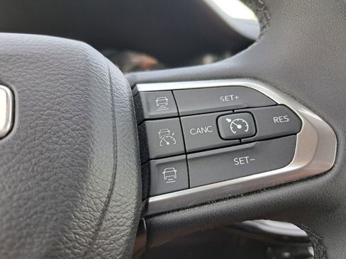 Used 2026 Jeep Compass Limited AWD/4WD image 13