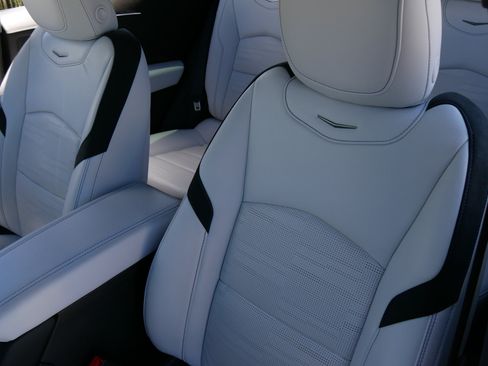 Used 2024 Cadillac XT4 Sport FWD image 12