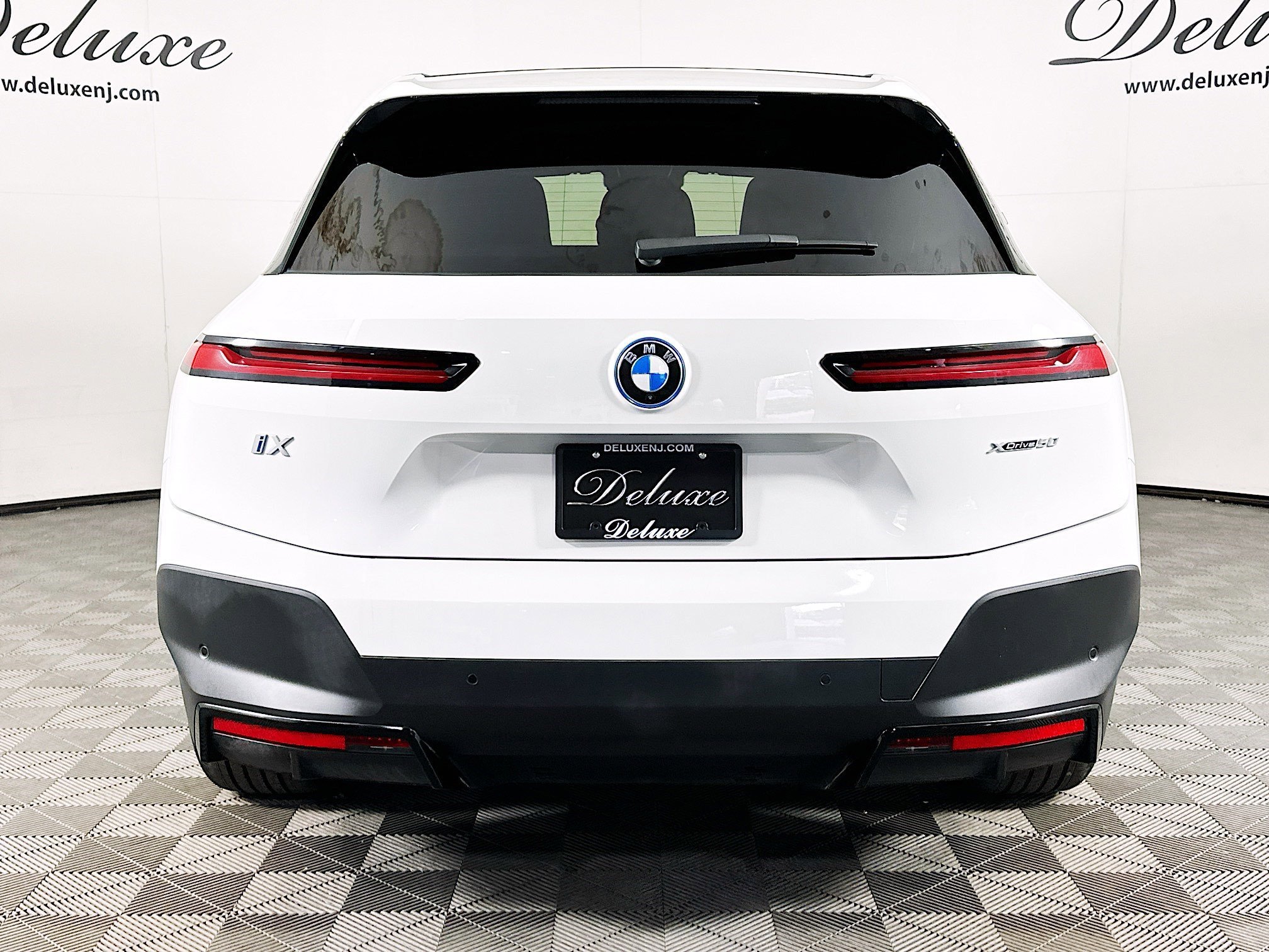 Used 2022 BMW iX xDrive50 w/ Premium Package AWD/4WD image 5