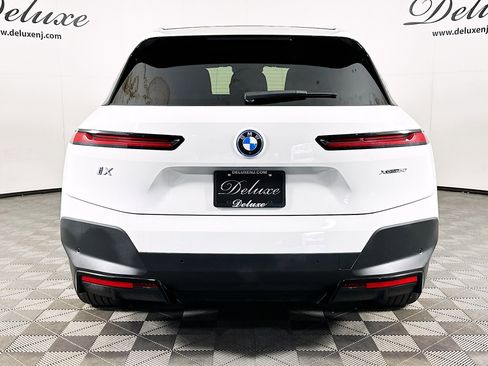 Used 2022 BMW iX xDrive50 w/ Premium Package AWD/4WD image 5